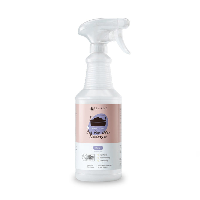The kin+kind Pet Pee + Stain + Odor Remover Spray is perfect for eliminating odors. Its pink and white label with a cat silhouette guarantees a natural, non-toxic, and fast-acting solution, featuring an easy-to-use standard trigger spray nozzle ideal for kitty litter areas.