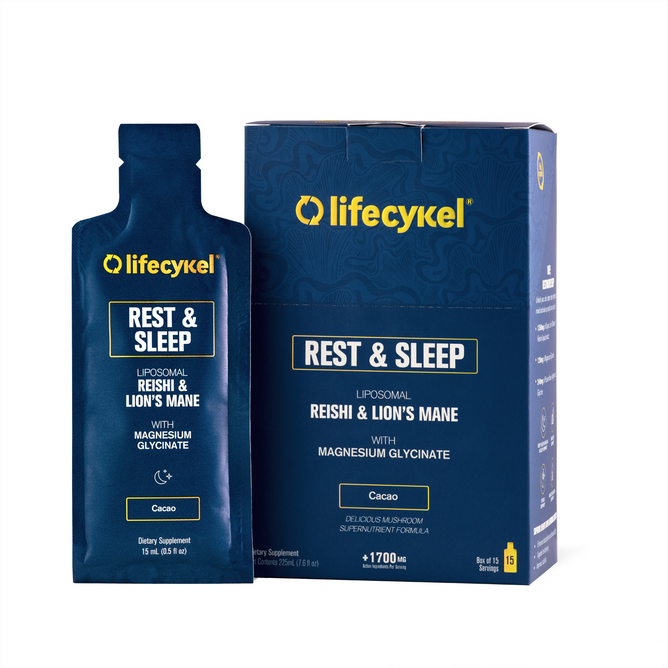 A blue pouch and matching box of Lifecykel Liposomal PM 15 x 15ml sachets, cacao-flavored with liposomal reishi, lions mane, and magnesium glycinate to aid sleep and relaxation. The upright pouch is placed beside the box.