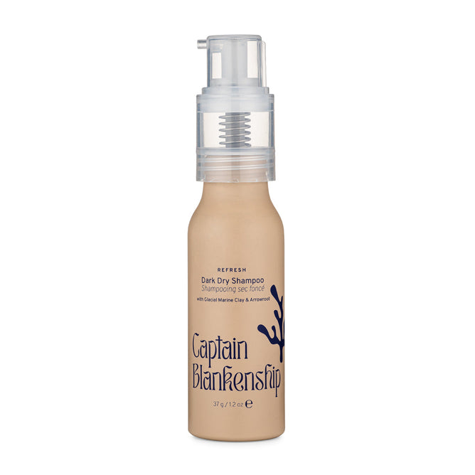 Captain Blankenships Refresh Dark Dry Shampoo in beige features Talc-Free Glacial Marine Clay & Arrowroot and a pump dispenser. The 37g (1.2oz) bottle is enhanced with cacao powder for a natural revitalizing touch.