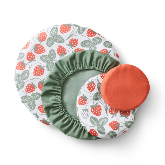 Esembly Babys Bowl Caps set includes four machine-washable, sustainable covers with elastic rims for a snug fit. Three have a strawberry pattern on white fabric with green accents and one is solid orange, making an eco-friendly choice.