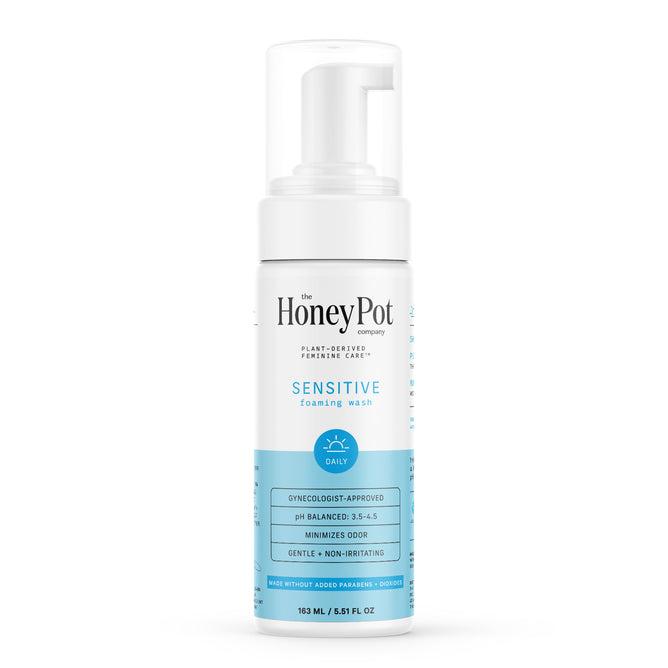 The Honeypot Companys Foaming Wash - Sensitive comes in a white bottle with a blue label, highlighting gynecologist approval, pH balance of 3.5-4.5, and odor control with lactic acid. It contains 190 ml (6.4 fl oz).