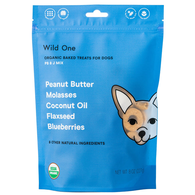 Wild Ones Organic Peanut Butter & Jelly Mix Baked Dog Treats, with a cartoon dog face and USDA Organic logo, have main ingredients including Peanut Butter, Molasses, Coconut Oil, Flaxseed, and Blueberries. Net weight: 8 oz (227 g).